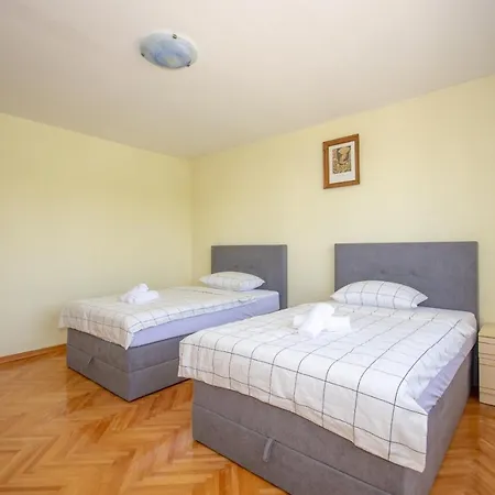 Apartament Pajdo *